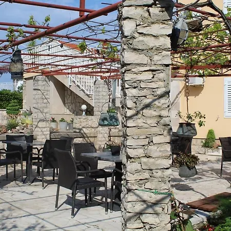 Spacious Bedroom For Two With Pool View - Pansion Hajduk *